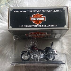 Maisto 1:18 Harley Davidson 2000 FLSTC Heritage Softail Die Cast Classic New